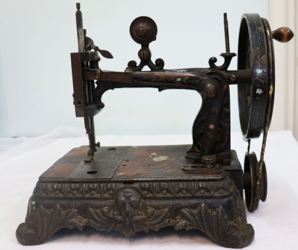«От иголки до машинки»: выставка, посвященная швейному делу, открылась в Великом Устюге